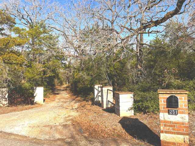 251 Milam LN, Bastrop, TX 78602