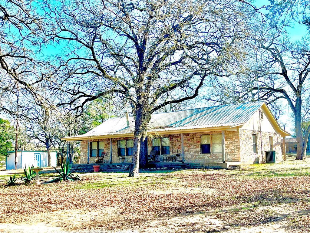 251 Milam LN, Bastrop, TX 78602