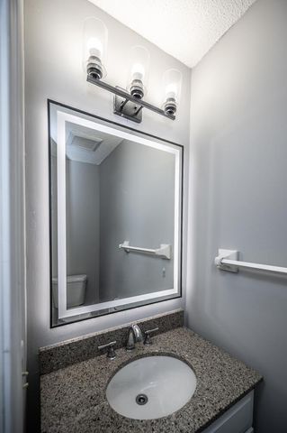 2321 Pond Avenue E, Maplewood, MN 55119