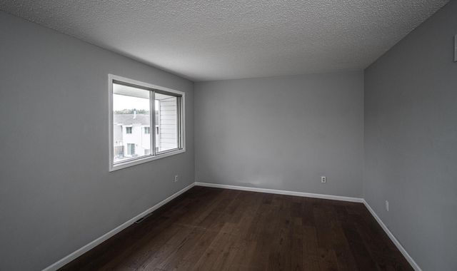 2321 Pond Avenue E, Maplewood, MN 55119