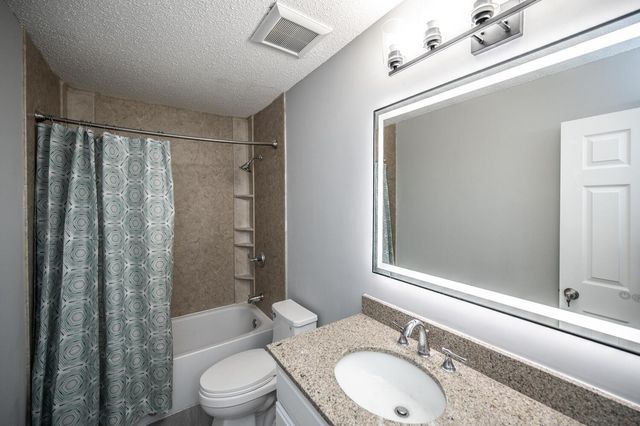 2321 Pond Avenue E, Maplewood, MN 55119