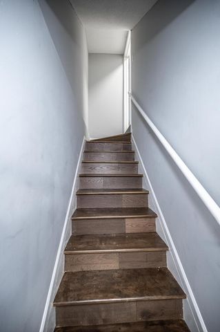 2321 Pond Avenue E, Maplewood, MN 55119