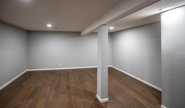 2321 Pond Avenue E, Maplewood, MN 55119