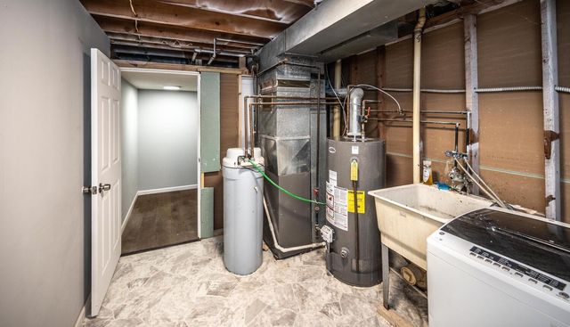 2321 Pond Avenue E, Maplewood, MN 55119