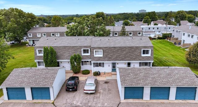 2321 Pond Avenue E, Maplewood, MN 55119