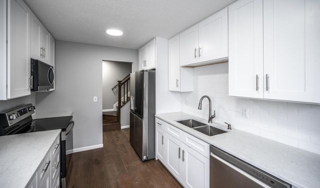 2321 Pond Avenue E, Maplewood, MN 55119