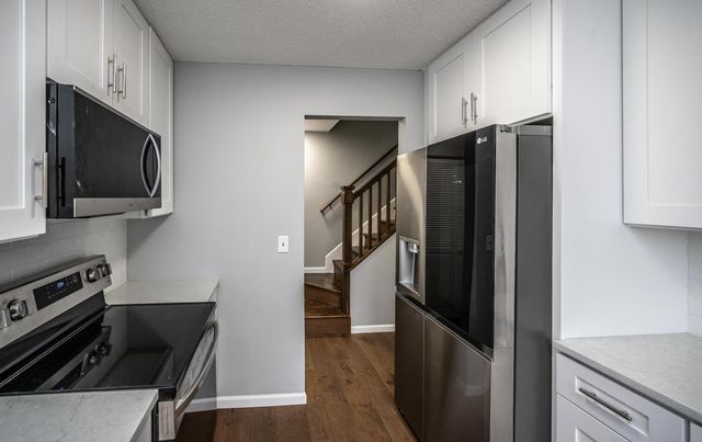 2321 Pond Avenue E, Maplewood, MN 55119