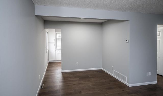 2321 Pond Avenue E, Maplewood, MN 55119