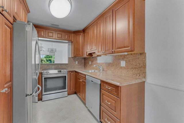 8829 Bella Vista Drive 282, Boca Raton, FL 33433