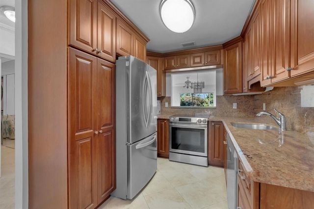 8829 Bella Vista Drive 282, Boca Raton, FL 33433