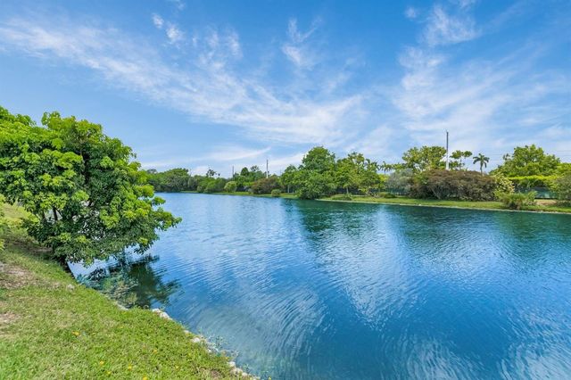 8829 Bella Vista Drive 282, Boca Raton, FL 33433