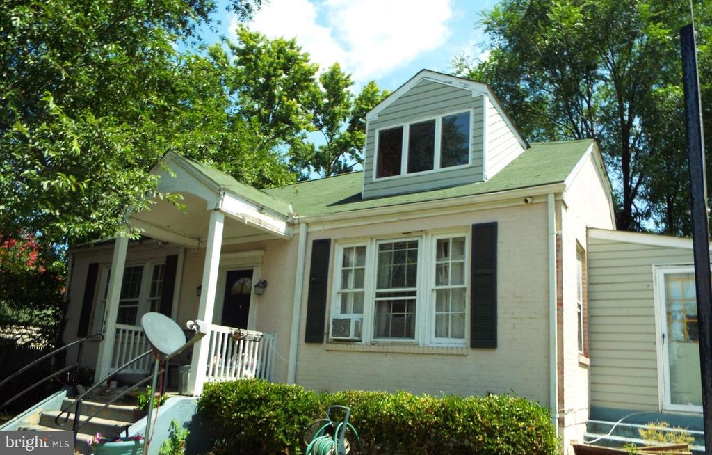 360 CLOUD ST, Front Royal, VA 22630