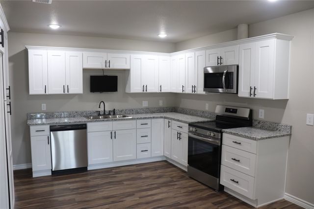 324 W Labadie Avenue, De Leon, TX 76444
