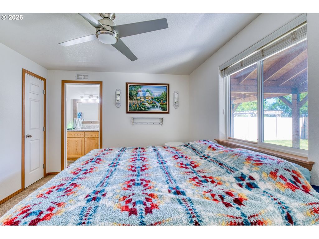 Image 12 of property listing at 113 Ne WHISPERING RIVER Ct, Mc Minnville, OR 97128