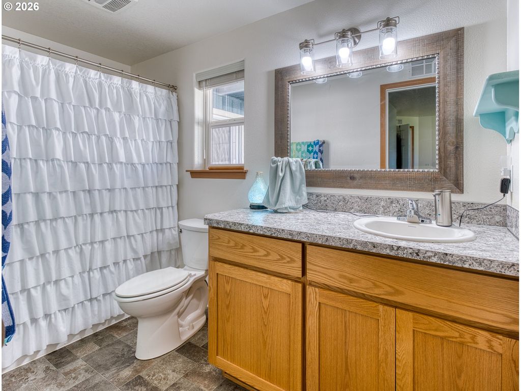 Image 14 of property listing at 113 Ne WHISPERING RIVER Ct, Mc Minnville, OR 97128