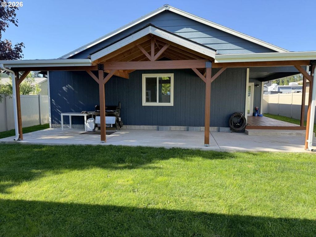 Image 22 of property listing at 113 Ne WHISPERING RIVER Ct, Mc Minnville, OR 97128