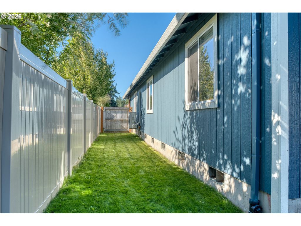 Image 24 of property listing at 113 Ne WHISPERING RIVER Ct, Mc Minnville, OR 97128