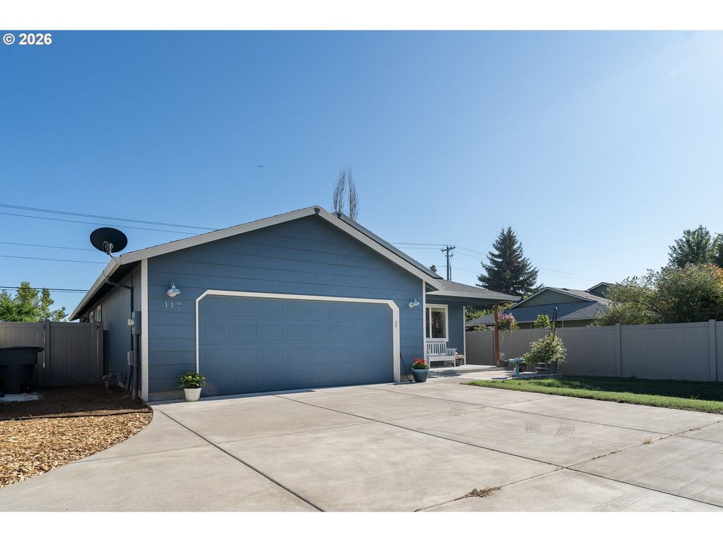 Image 3 of property listing at 113 Ne WHISPERING RIVER Ct, Mc Minnville, OR 97128