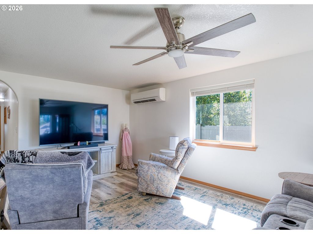 Image 4 of property listing at 113 Ne WHISPERING RIVER Ct, Mc Minnville, OR 97128