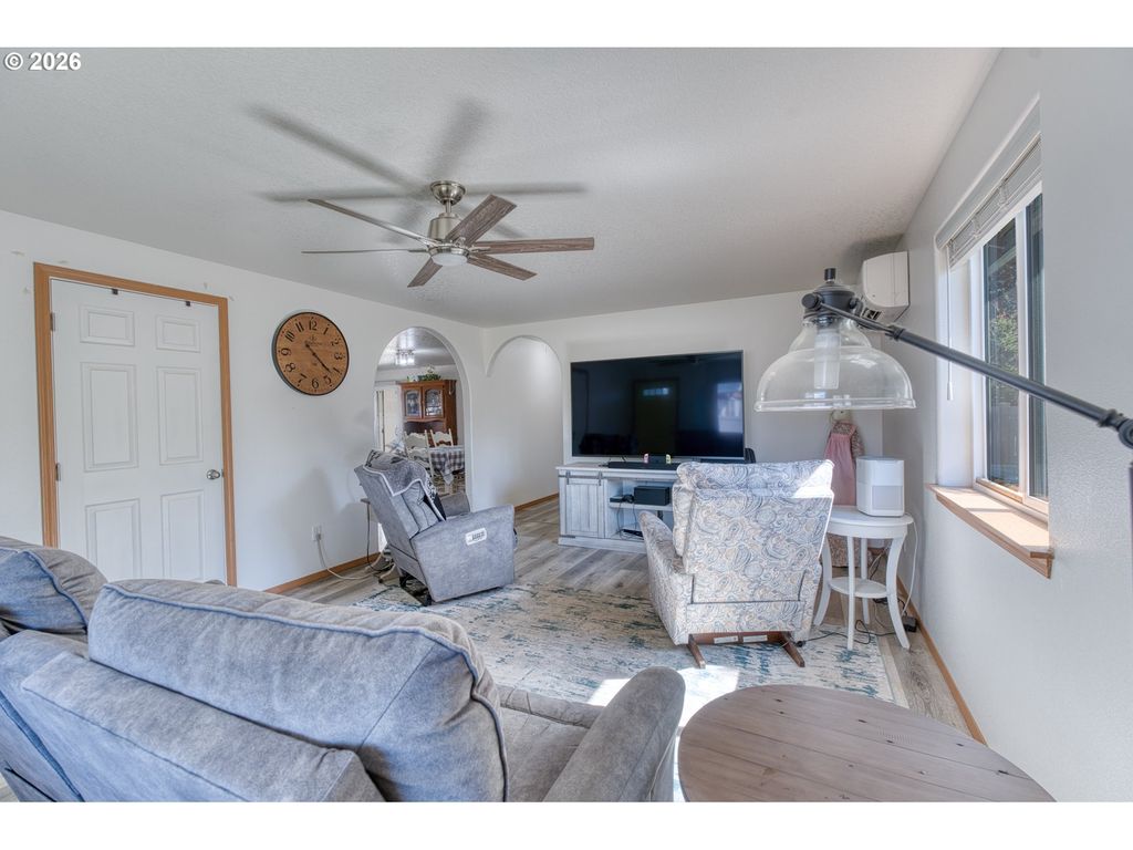 Image 5 of property listing at 113 Ne WHISPERING RIVER Ct, Mc Minnville, OR 97128