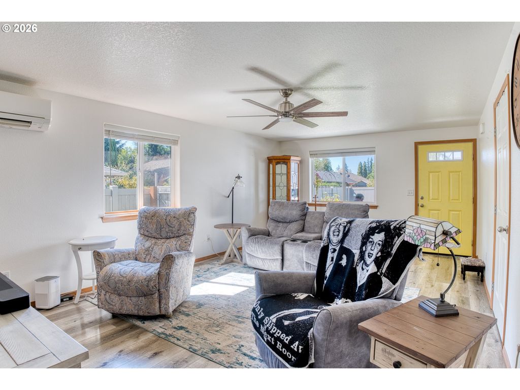 Image 6 of property listing at 113 Ne WHISPERING RIVER Ct, Mc Minnville, OR 97128