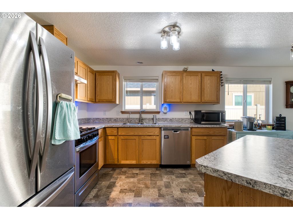 Image 7 of property listing at 113 Ne WHISPERING RIVER Ct, Mc Minnville, OR 97128