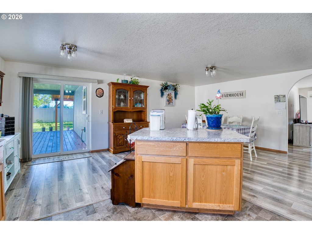Image 8 of property listing at 113 Ne WHISPERING RIVER Ct, Mc Minnville, OR 97128
