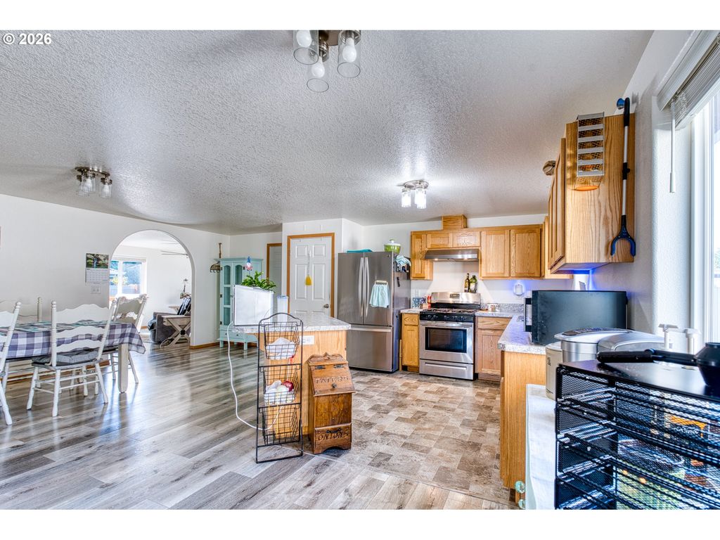 Image 9 of property listing at 113 Ne WHISPERING RIVER Ct, Mc Minnville, OR 97128