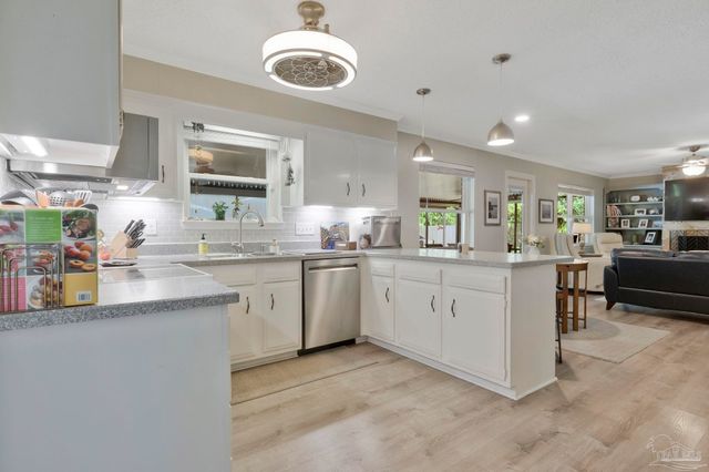 5740 Limestone Rd, Pensacola, FL 32504