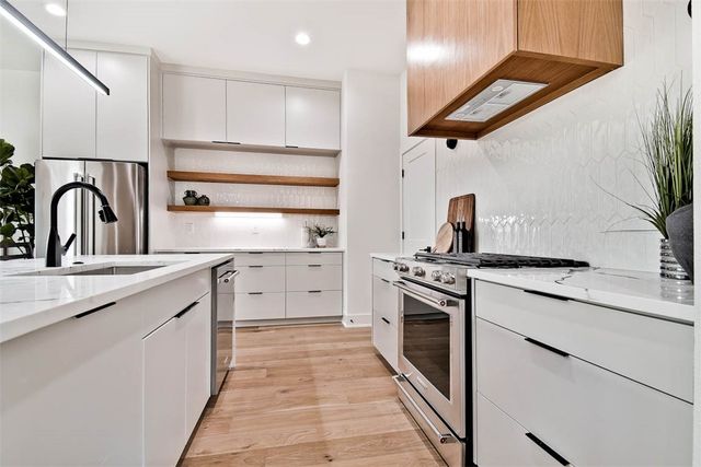 212 NW 9th Street, Bentonville, AR 72712