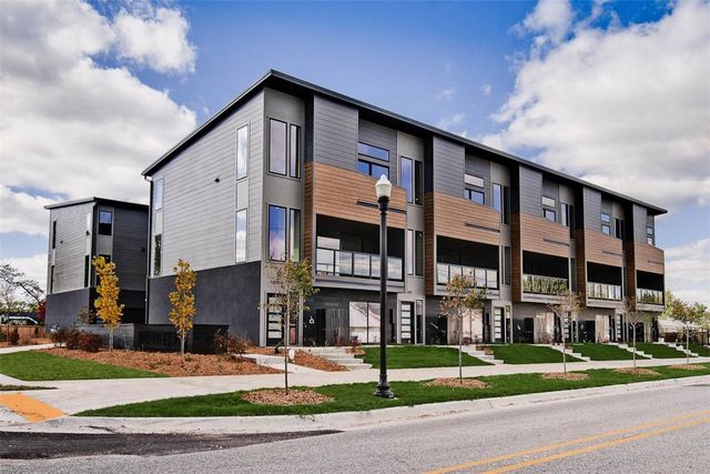 212 NW 9th Street, Bentonville, AR 72712