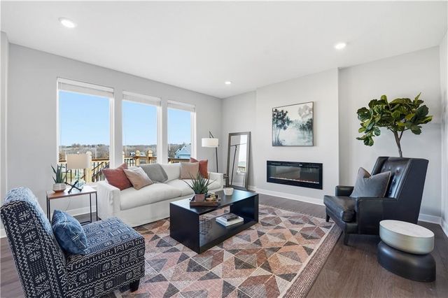 11115 N Glenwood Avenue, Kansas City, MO 64157