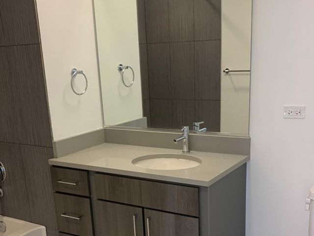 847 CHICAGO Avenue 801, Evanston, IL 60202