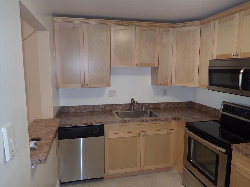 4126 NW 88th Avenue 103, Coral Springs, FL 33065