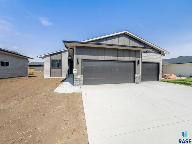 6818 W 5th St Street, Sioux Falls, SD 57107