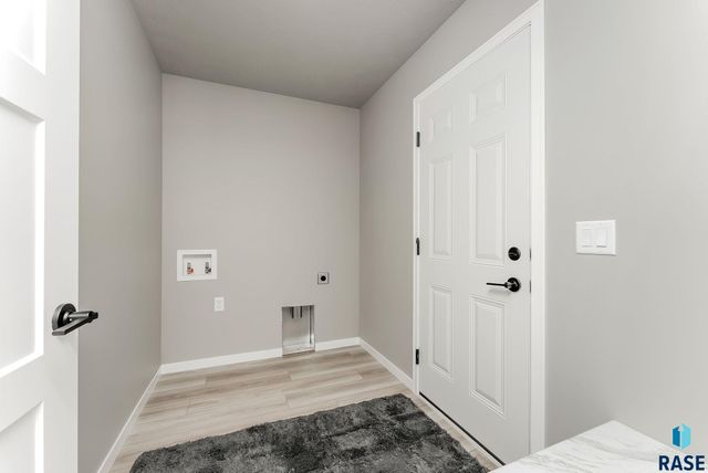 6818 W 5th St Street, Sioux Falls, SD 57107