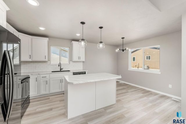 6818 W 5th St Street, Sioux Falls, SD 57107