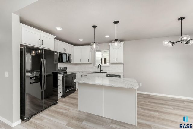 6818 W 5th St Street, Sioux Falls, SD 57107