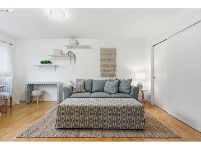 6621 Se CARLTON St, Portland, OR 97206