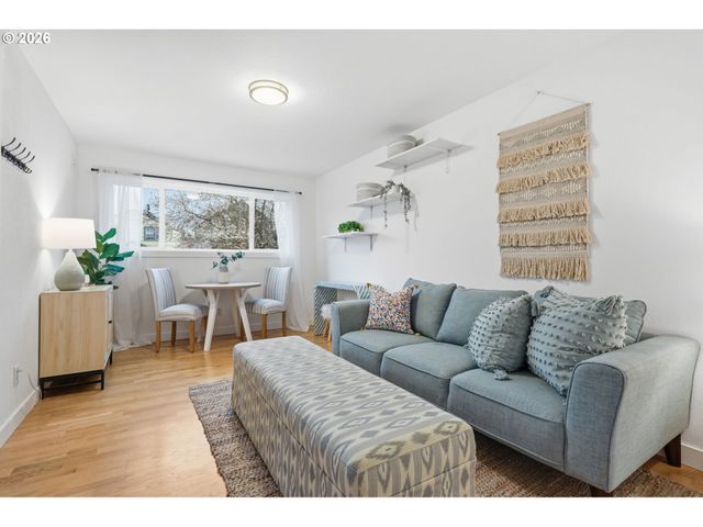 6621 Se CARLTON St, Portland, OR 97206