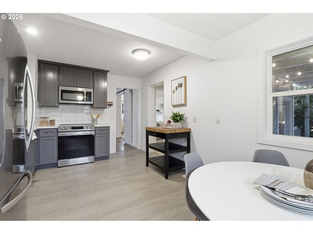 6621 Se CARLTON St, Portland, OR 97206