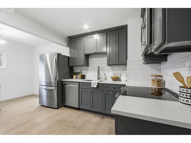 6621 Se CARLTON St, Portland, OR 97206