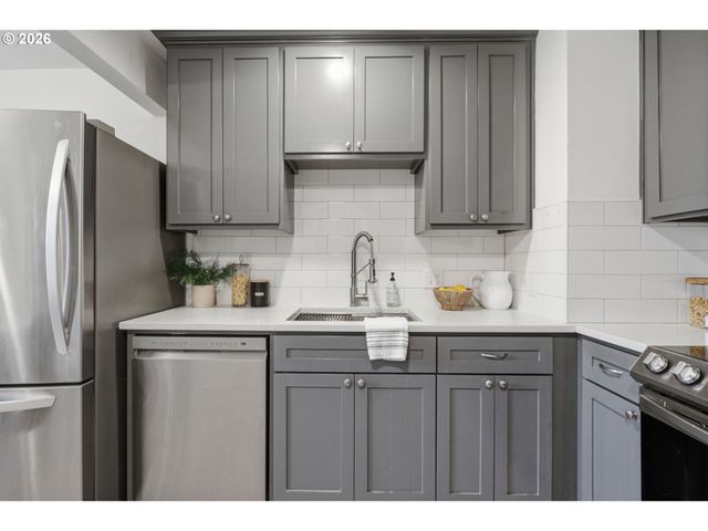 6621 Se CARLTON St, Portland, OR 97206