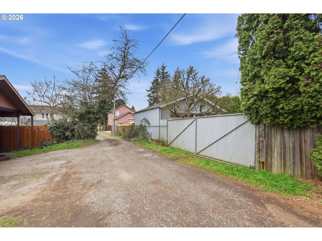 6621 Se CARLTON St, Portland, OR 97206