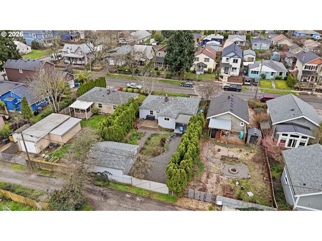 6621 Se CARLTON St, Portland, OR 97206