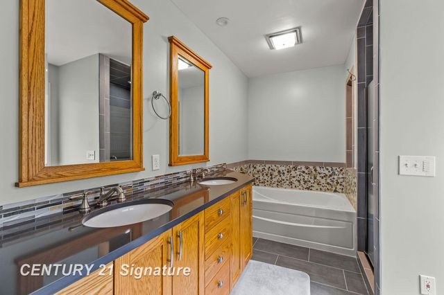 3616 White Pine Way Street, Midland, MI 48640