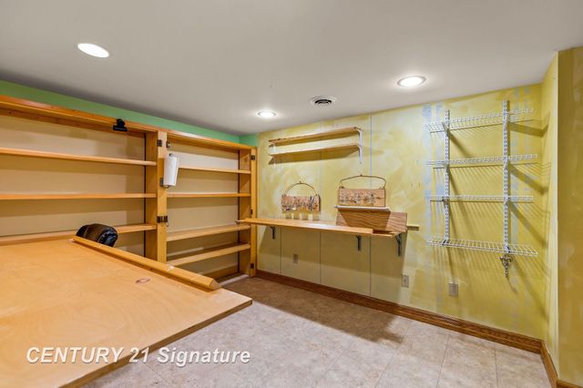 3616 White Pine Way Street, Midland, MI 48640