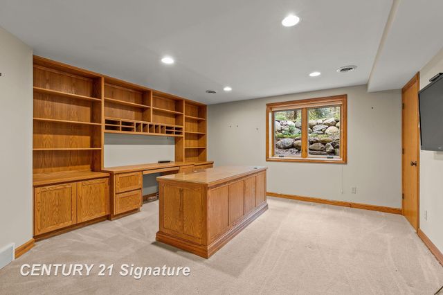 3616 White Pine Way Street, Midland, MI 48640