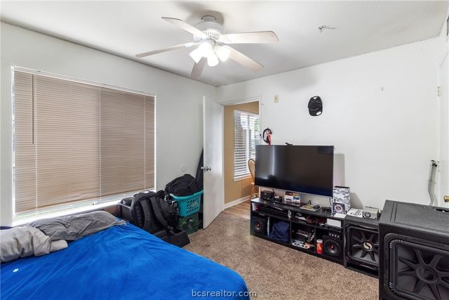 521 Southwest Parkway 103, College Station, TX 77840