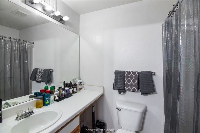 521 Southwest Parkway 103, College Station, TX 77840